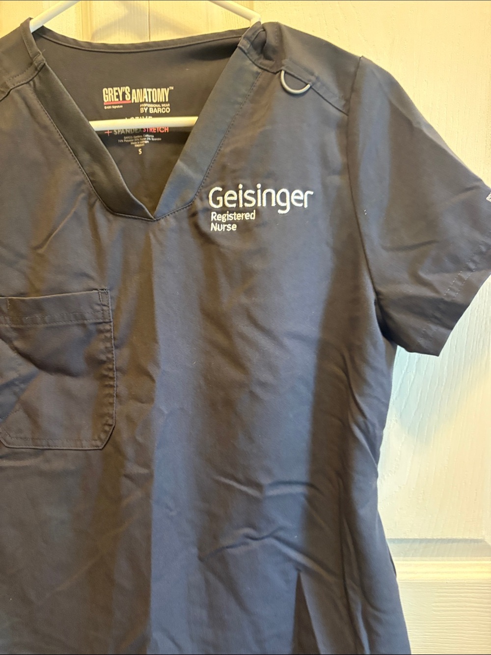 Grey's Anatomy Geisinger Embroidered Grey Medical Scrub Top - Picture 5 of 7